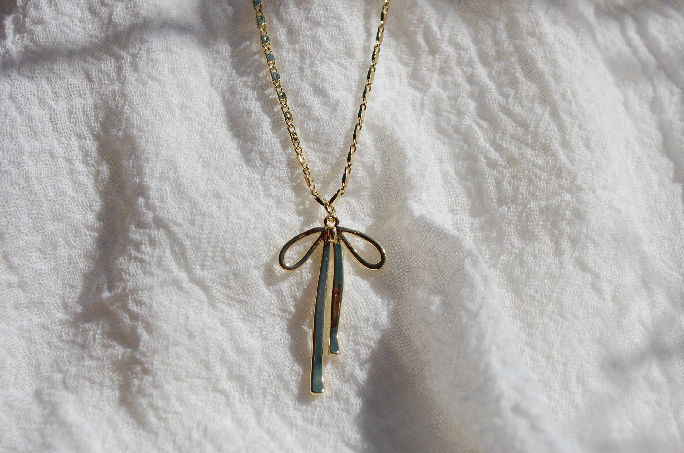 bow necklace